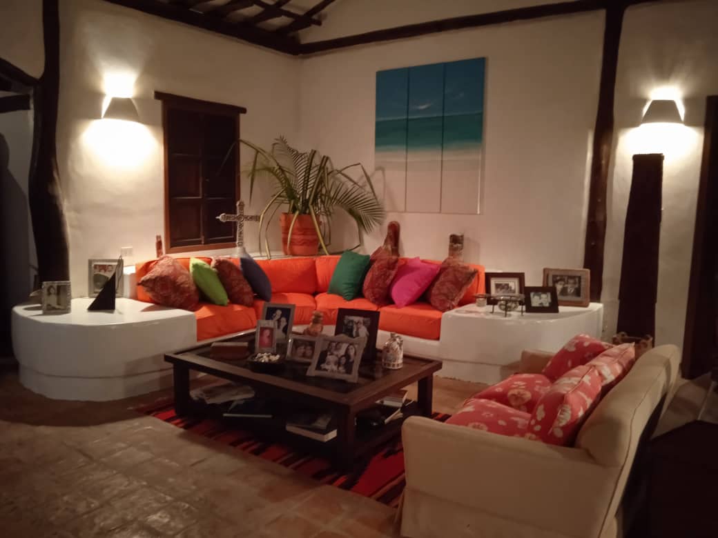 EXCELENTE CASA DE CAMPO EN PARCELAMIENTO PRIVADO